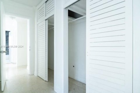 Купить виллу или дом в Майами, Флорида 4 спальни, 162.67м2, № 2006843 - фото 12