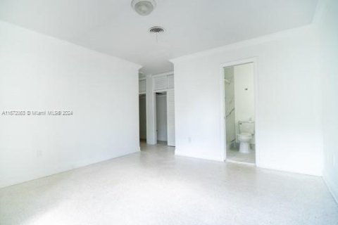 Купить виллу или дом в Майами, Флорида 4 спальни, 162.67м2, № 2006843 - фото 10