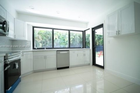 Купить виллу или дом в Майами, Флорида 4 спальни, 162.67м2, № 2006843 - фото 9