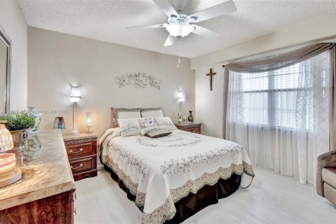 Condo in Pembroke Pines, Florida, 2 bedrooms  № 1678918 - photo 29