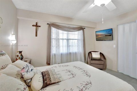 Condo in Pembroke Pines, Florida, 2 bedrooms  № 1678918 - photo 30
