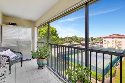 Condo in Pembroke Pines, Florida, 2 bedrooms  № 1678918 - photo 2