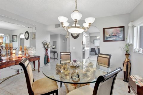 Condo in Pembroke Pines, Florida, 2 bedrooms  № 1678918 - photo 22