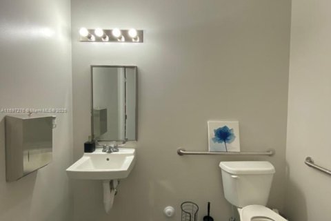 Commercial property in Hialeah Gardens, Florida № 1697281 - photo 8