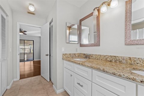 House in Lakeland, Florida 2 bedrooms, 141.49 sq.m. № 1418880 - photo 19