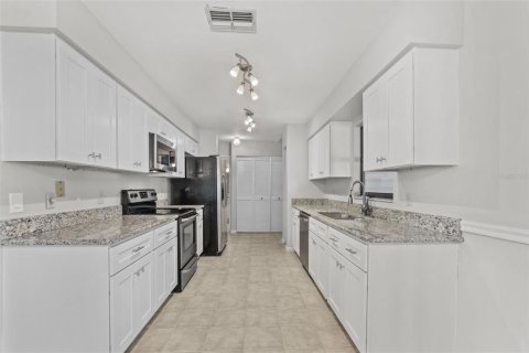 House in Lakeland, Florida 2 bedrooms, 141.49 sq.m. № 1418880 - photo 8