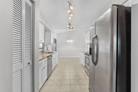 House in Lakeland, Florida 2 bedrooms, 141.49 sq.m. № 1418880 - photo 11