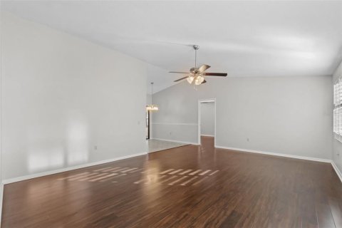House in Lakeland, Florida 2 bedrooms, 141.49 sq.m. № 1418880 - photo 5