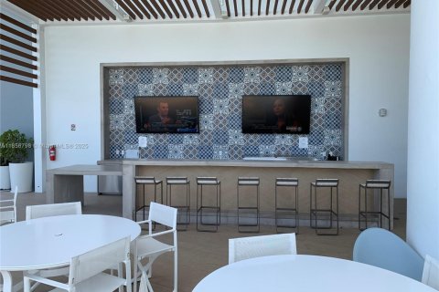 Condo in North Miami Beach, Florida, 1 bedroom  № 2022711 - photo 11