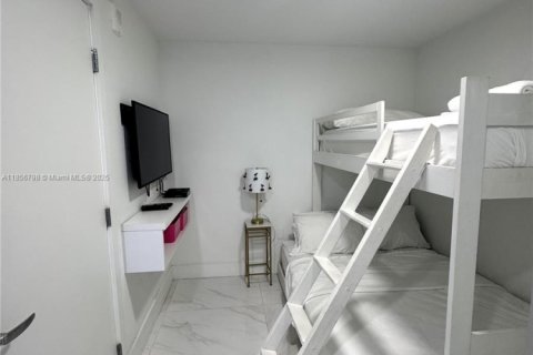 Condo in North Miami Beach, Florida, 1 bedroom  № 2022711 - photo 21