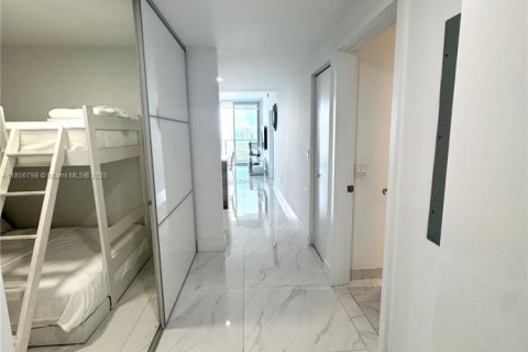 Condo in North Miami Beach, Florida, 1 bedroom  № 2022711 - photo 18