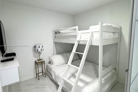 Condo in North Miami Beach, Florida, 1 bedroom  № 2022711 - photo 20