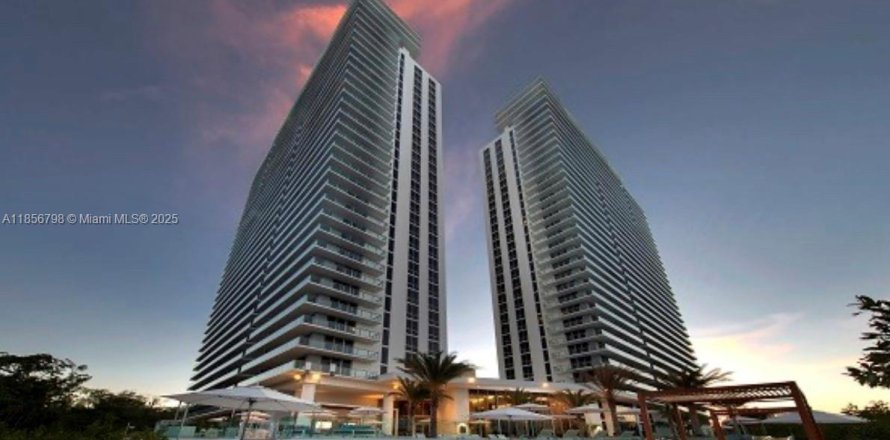 Condo in North Miami Beach, Florida, 1 bedroom  № 2022711