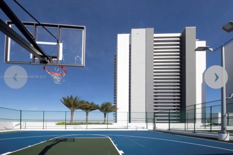 Condo in North Miami Beach, Florida, 1 bedroom  № 2022711 - photo 16