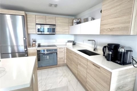 Condo in North Miami Beach, Florida, 1 bedroom  № 2022711 - photo 27