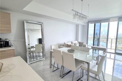 Condo in North Miami Beach, Florida, 1 bedroom  № 2022711 - photo 30