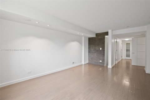 Купить кондоминиум в Майами, Флорида 2 спальни, 136.57м2, № 1715373 - фото 12