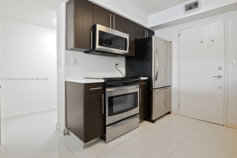 Купить кондоминиум в Майами, Флорида 2 спальни, 136.57м2, № 1715373 - фото 3