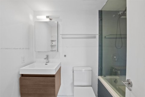 Купить кондоминиум в Майами, Флорида 2 спальни, 136.57м2, № 1715373 - фото 16