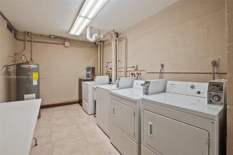 Купить кондоминиум в Майами, Флорида 2 спальни, 136.57м2, № 1715373 - фото 22