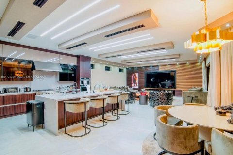 Casa en venta en Pembroke Pines, Florida, 4 dormitorios, 498.51 m2 № 1958117 - foto 6