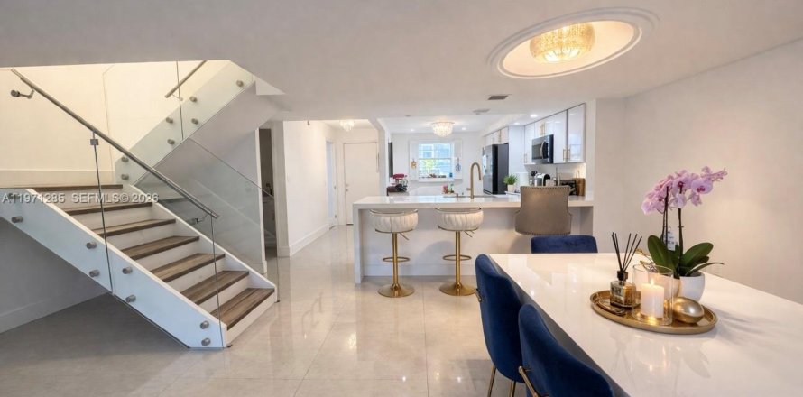 Townhouse in Hallandale Beach, Florida 3 bedrooms, 166.57 sq.m. № 2062650