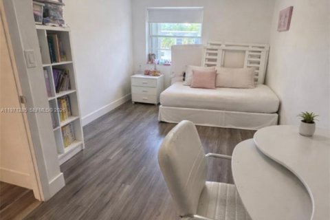 Townhouse in Hallandale Beach, Florida 3 bedrooms, 166.57 sq.m. № 2062650 - photo 8