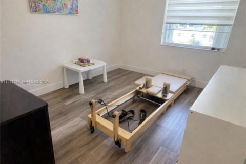 Townhouse in Hallandale Beach, Florida 3 bedrooms, 166.57 sq.m. № 2062650 - photo 7