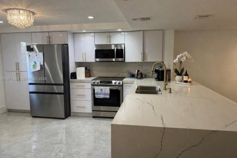 Townhouse in Hallandale Beach, Florida 3 bedrooms, 166.57 sq.m. № 2062650 - photo 2