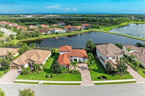 Casa en Lakewood Ranch, Florida 3 dormitorios, 291.62 m2 № 2371079
