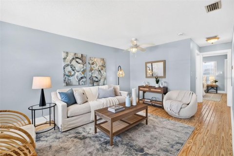 Condo in Dunedin, Florida, 1 bedroom № 2201562 - photo 15