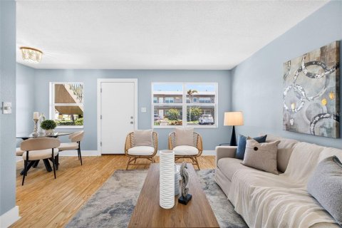 Condo in Dunedin, Florida, 1 bedroom № 2201562 - photo 11