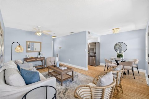 Condo in Dunedin, Florida, 1 bedroom № 2201562 - photo 13