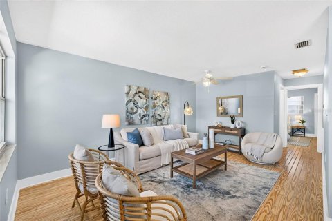 Condo in Dunedin, Florida, 1 bedroom № 2201562 - photo 14