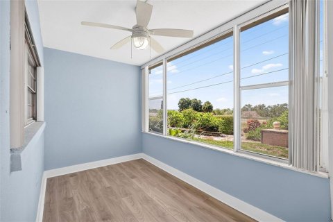 Condo in Dunedin, Florida, 1 bedroom № 2201562 - photo 9