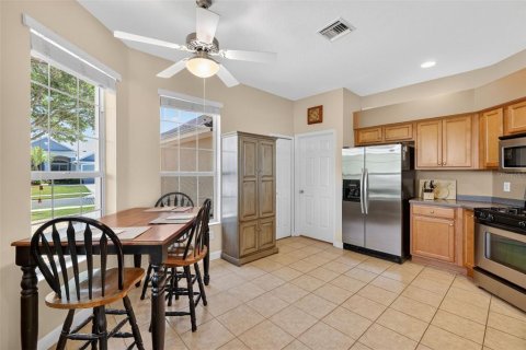 House in Mount Dora, Florida 3 bedrooms, 150.04 sq.m. № 2202648 - photo 15