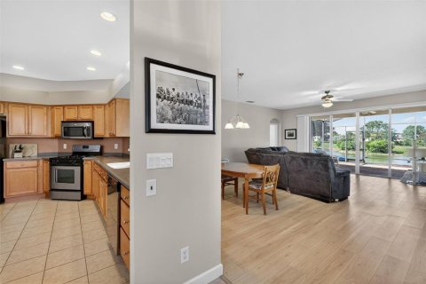 House in Mount Dora, Florida 3 bedrooms, 150.04 sq.m. № 2202648 - photo 9