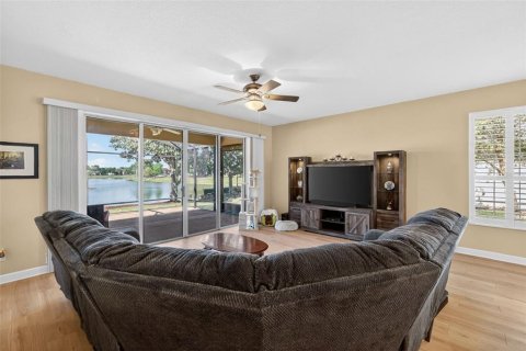House in Mount Dora, Florida 3 bedrooms, 150.04 sq.m. № 2202648 - photo 13