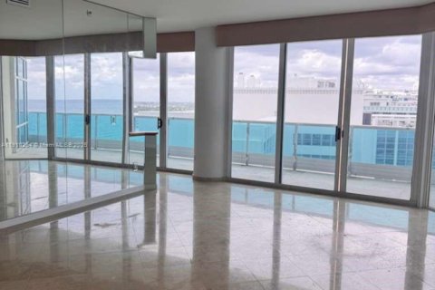 Copropriété à vendre à Miami Beach, Floride: 2 chambres, 125.42 m2 № 2016216 - photo 2