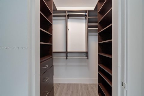 Condo in Miami Beach, Florida, 1 bedroom  № 2081287 - photo 25