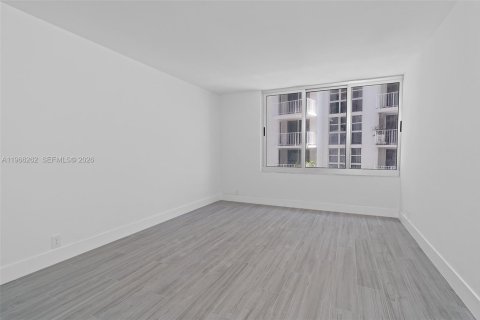 Condo in Miami Beach, Florida, 1 bedroom  № 2081287 - photo 24