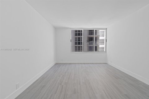 Condo in Miami Beach, Florida, 1 bedroom  № 2081287 - photo 22