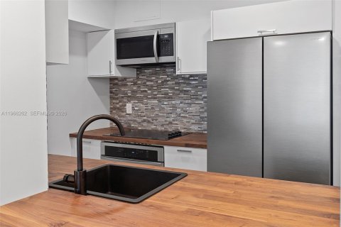 Condo in Miami Beach, Florida, 1 bedroom  № 2081287 - photo 5