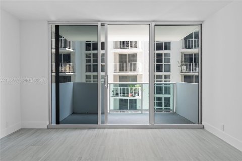 Condo in Miami Beach, Florida, 1 bedroom  № 2081287 - photo 12