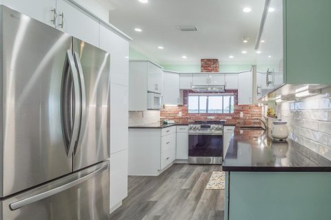 Villa ou maison à vendre à Bradenton, Floride: 3 chambres, 176.05 m2 № 2152318 - photo 5