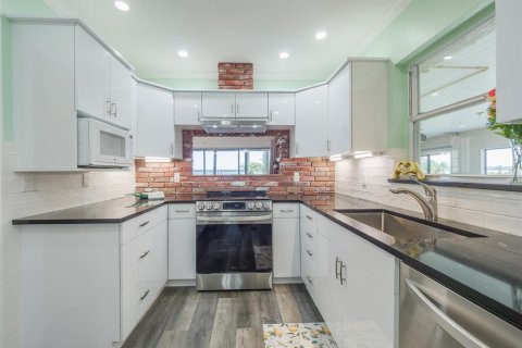 Villa ou maison à vendre à Bradenton, Floride: 3 chambres, 176.05 m2 № 2152318 - photo 17
