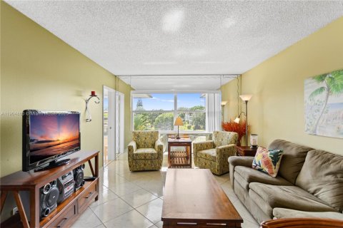 Condo in Lauderdale Lakes, Florida, 1 bedroom  № 1956075 - photo 10