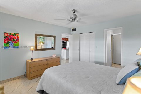 Condo in Lauderdale Lakes, Florida, 1 bedroom  № 1956075 - photo 25