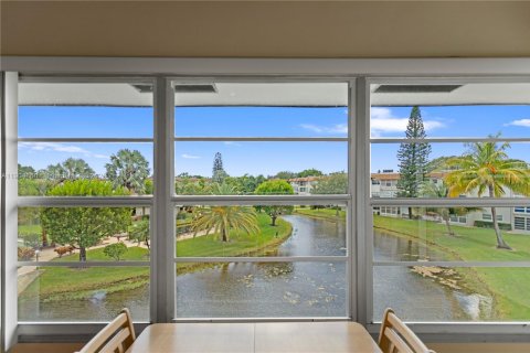 Condo in Lauderdale Lakes, Florida, 1 bedroom  № 1956075 - photo 17