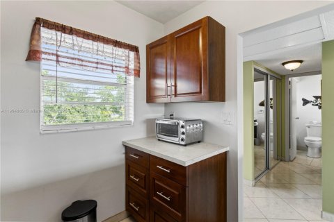 Condo in Lauderdale Lakes, Florida, 1 bedroom  № 1956075 - photo 6